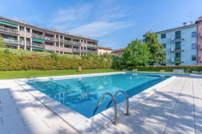Sunflower House with Pool and Solarium Area